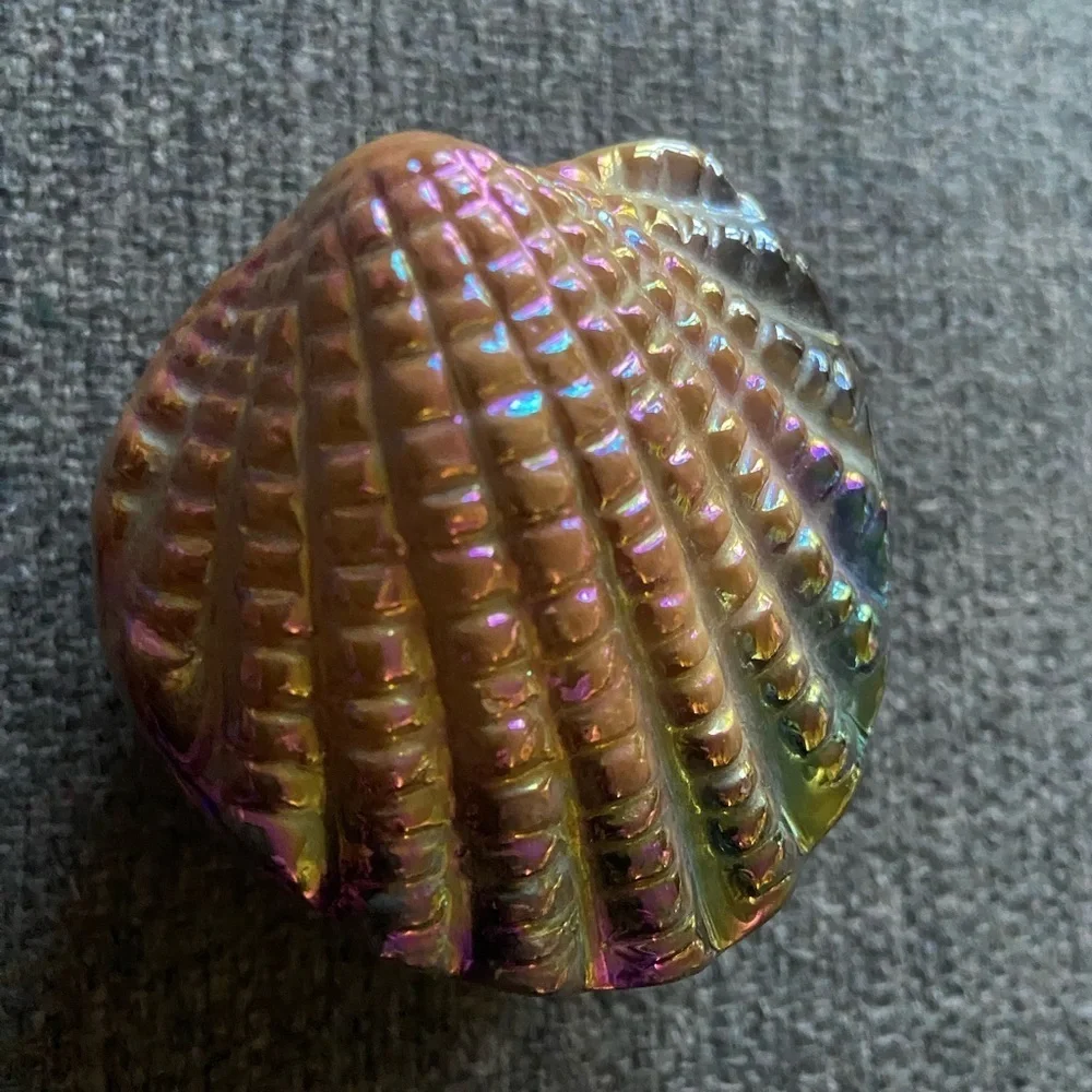 Vintage Glazed Ceramic Sea Shell Gold Trimmed Trinket Box T24